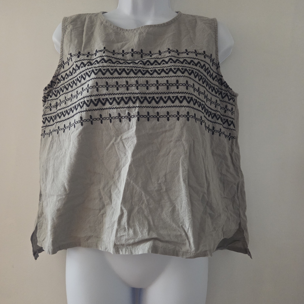 Greenwich V. Embroidered Grey & Black Top Size Medium*